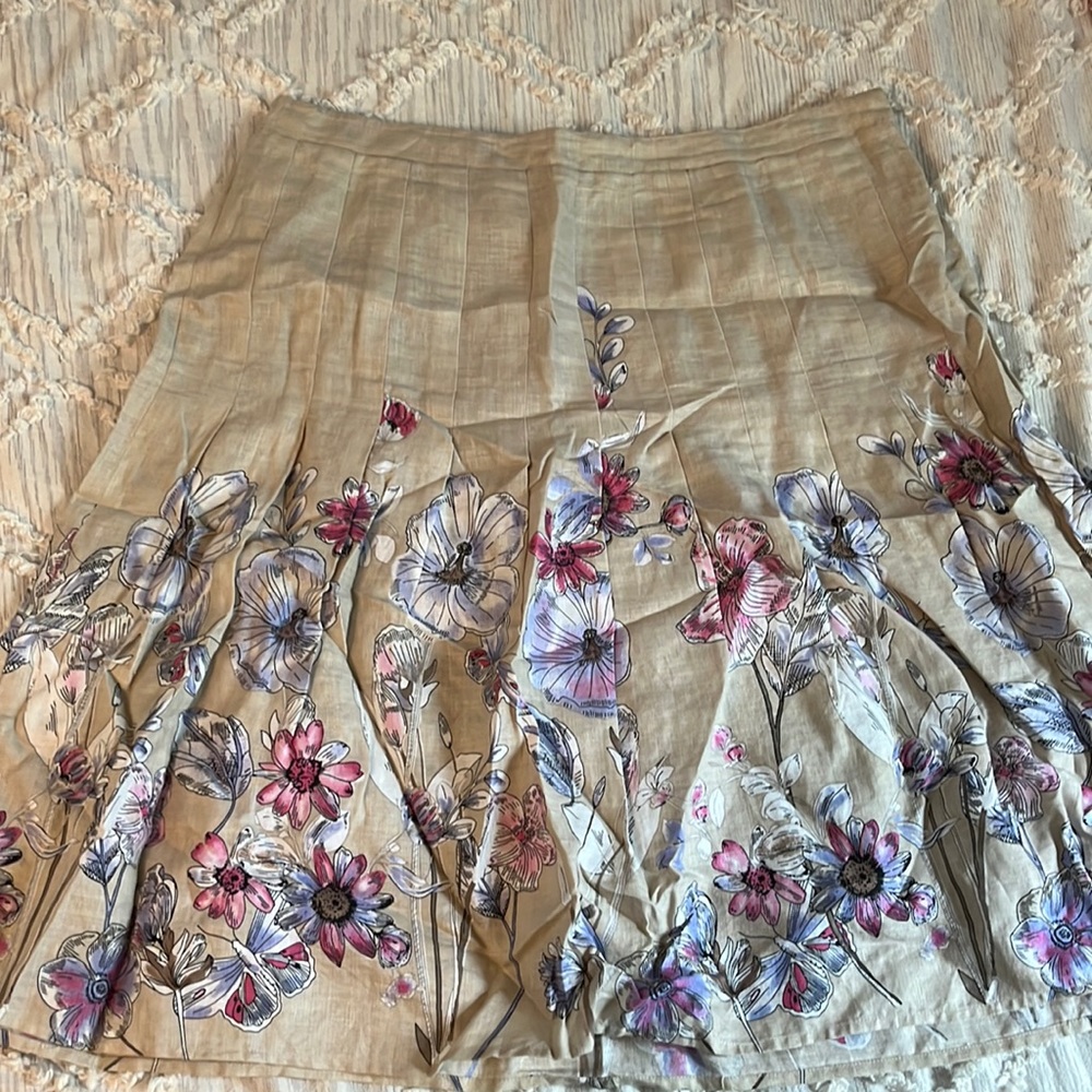 Floral Loft Skirt, lines and pleated